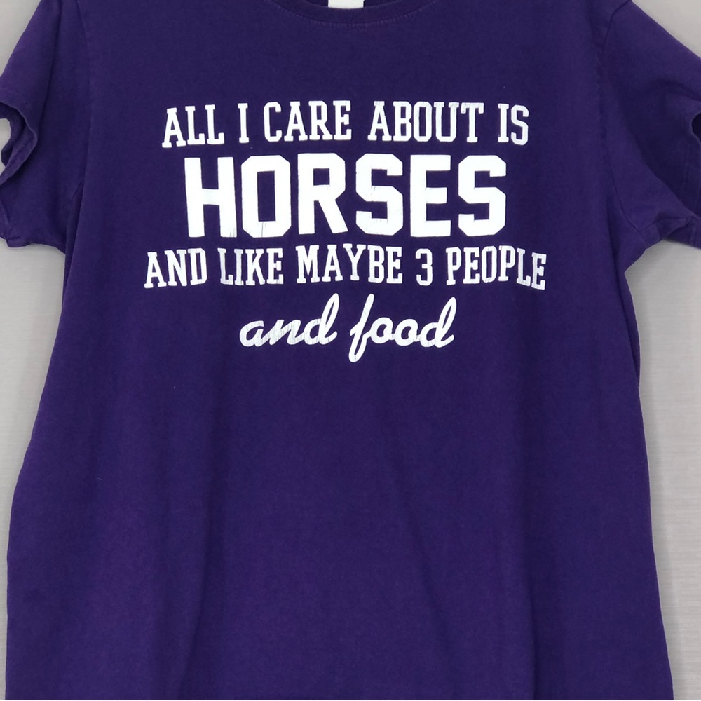 Horse Lover’s Graphic Tee: Horses. Purple. SZ L